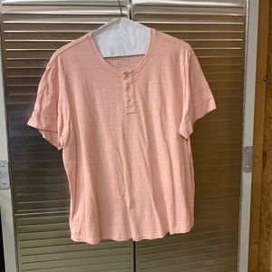 MUTUAL WEAVE. Mens L. Pink Henley. Short sleeve. 3 button.